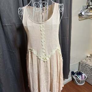 Light Peach Sleeveless Lace Trimmed Tunic Dress